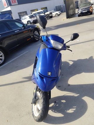 Peugeot Buxy Azul y Negro