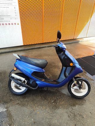 Peugeot Buxy Azul y Negro