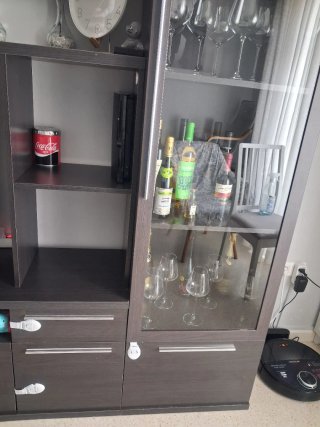 Mueble de salón madera y cristal