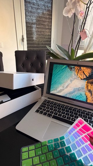 MacBook Air 13” 2015 | 256GB SSD | 8GB RAM | 98 ci