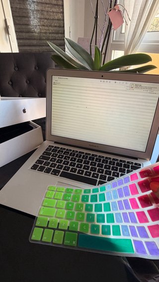 MacBook Air 13” 2015 | 256GB SSD | 8GB RAM | 98 ci