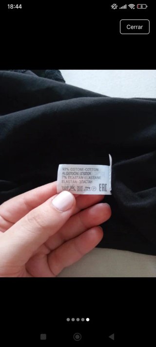 Camiseta interior negra con encaje