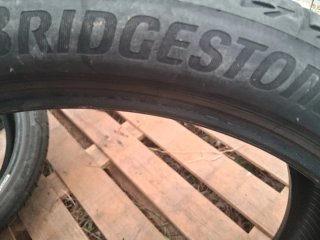 Ruedas Bridgestone 225/40 R19 93W (2021)