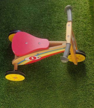 Triciclo de madera para niños