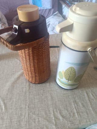2 Termos de Agua/Café capacidad un litro y medio c