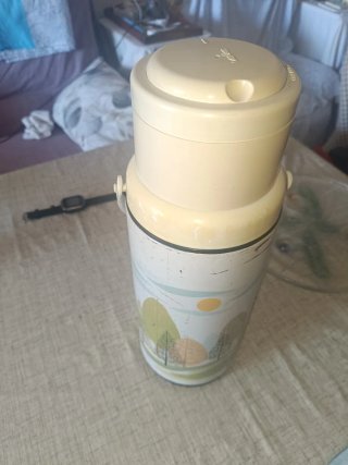 2 Termos de Agua/Café capacidad un litro y medio c