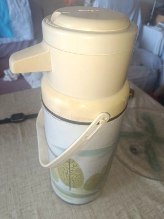 2 Termos de Agua/Café capacidad un litro y medio c