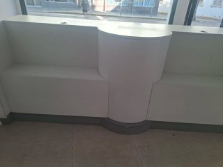 Mostrador para negocio blanco