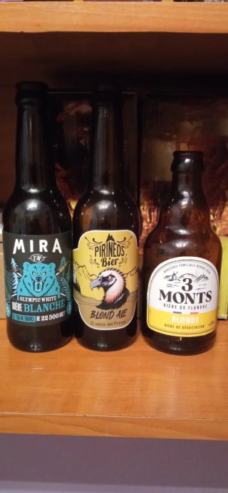 Bottiglie di birra vuote Mira, Pirenei e 3 Mont