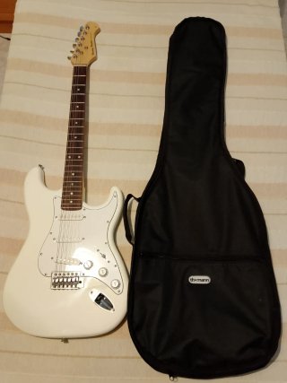 Pack Guitarra Eléctrica Stratocaster Harley Benton