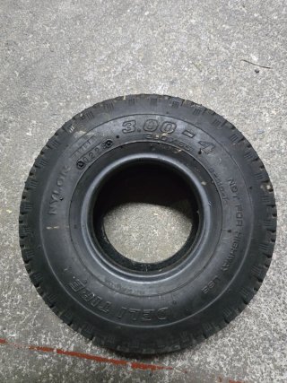 Cubierta Carretilla 3.00-4 (260x85) Tube Type