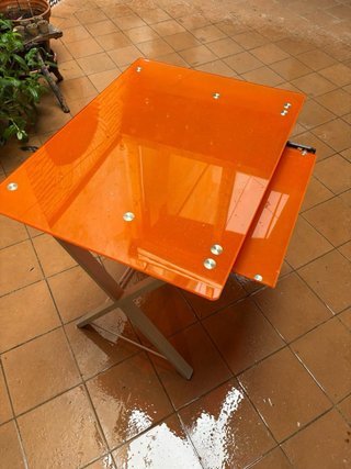 Escritorio de vidrio naranja plegable