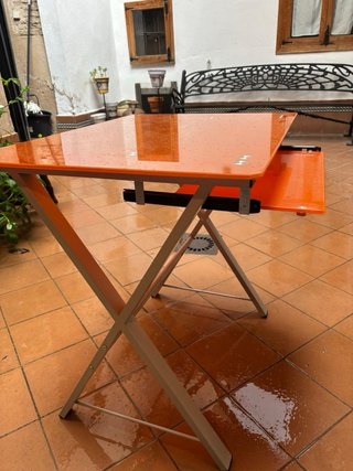 Escritorio de vidrio naranja plegable
