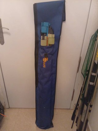 Cañas de pescar y carretes con bolsa