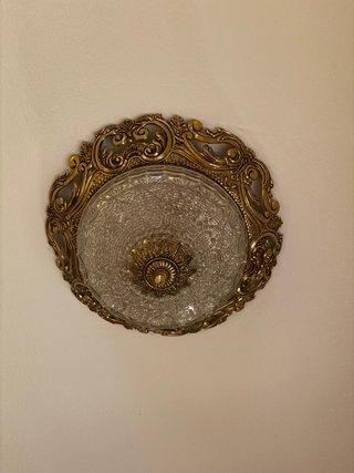 Aplique de techo antiguo dorado y cristal.