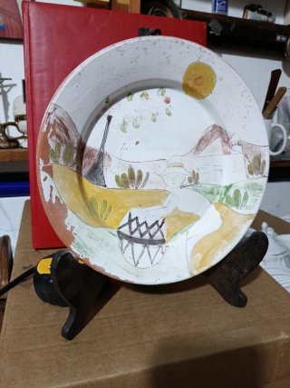 Plato decorativo de cerámica pintado a mano