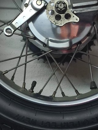 Rueda trasera completa Yamaha SR 250 Special.