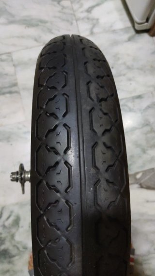 Rueda trasera completa Yamaha SR 250 Special.