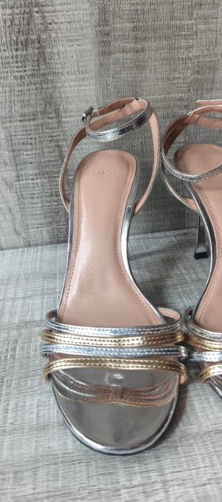 Tacones Mango Tacon Bajo Dorado y Plateado