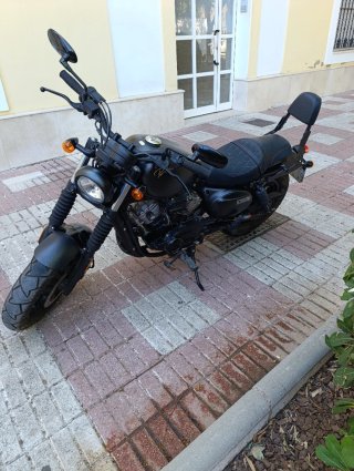Hyosung Bobber 125 gris oscuro