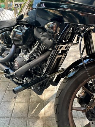 Harley Davidson Low Rider ST Negra