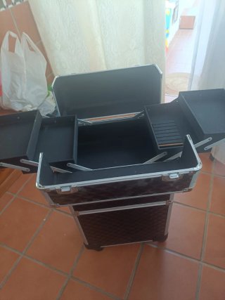 Maletín de maquillaje con 3 compartimentos ruedas