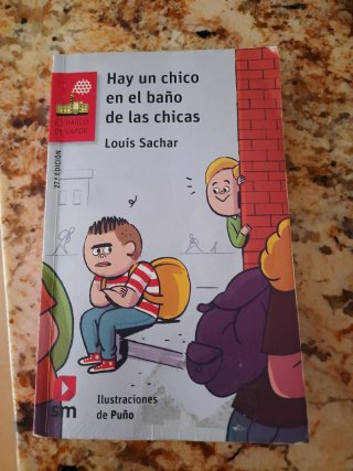 Hay Un Chico En El Baño de Las Chicas