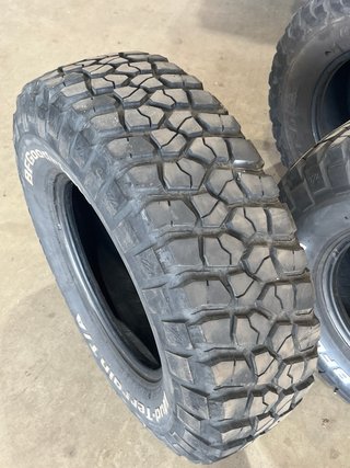 BF Goodrich Mud-Terrain 265/75 R16 — 3 unidades