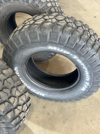 BF Goodrich Mud-Terrain 265/75 R16 — 3 unidades