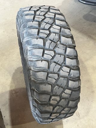 BF Goodrich Mud-Terrain 265/75 R16 — 3 unidades