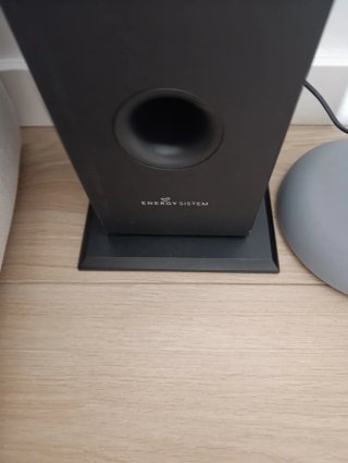 Altavoz de pie negro