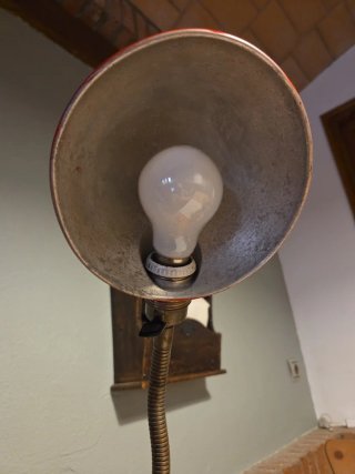 Flexo antiguo metal rojo