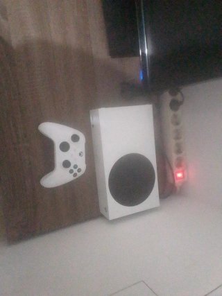 Xbox Series S Blanca + Mando y cables de conexión