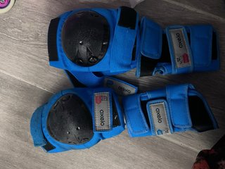 Patines Oxelo Talla 26-28 y protectores