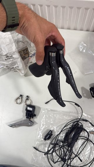 Grupo Shimano Ultegra R8050 Di2 11v como nuevo