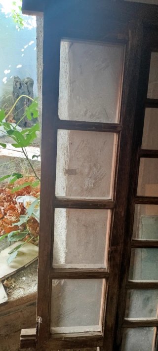 Ventana de madera con cristales