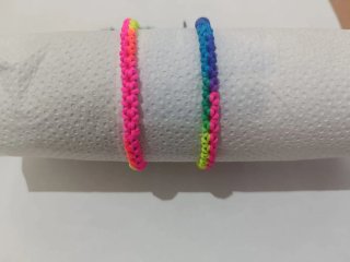 Pulseras tejidas a mano