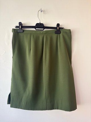 Conjunto Chaqueta y Falda Verde Oliva