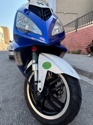 Scooter azul y blanco oferta de esta semana