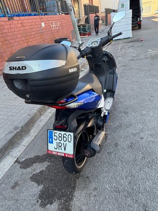 Scooter azul y blanco oferta de esta semana