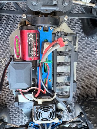 Coche RC Jamara Akron 1/10 con chasis y carcasas