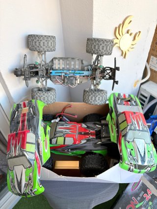 Coche RC Jamara Akron 1/10 con chasis y carcasas