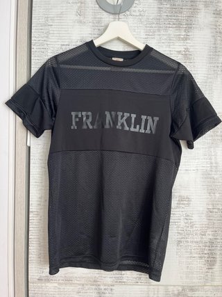Camiseta de rejilla negra