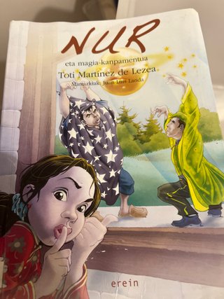 Libro Nur eta magia-kanpamentua