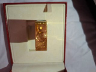 Encendedor S.T. Dupont enchapado en oro