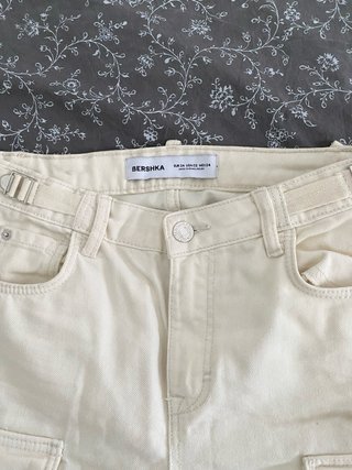 Pantalón cargo Bershka beige