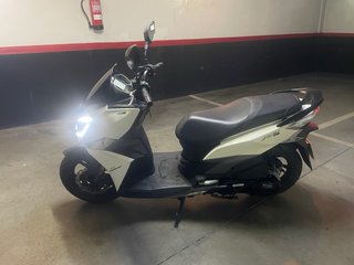 Moto SYM Jet 14 Scooter Negra/Blanca