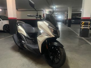 Moto SYM Jet 14 Scooter Negra/Blanca