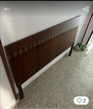 Cabecero de cama de madera con diseño