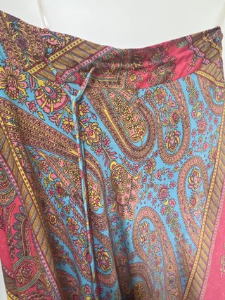 Falda larga estampada y top de lycra beige